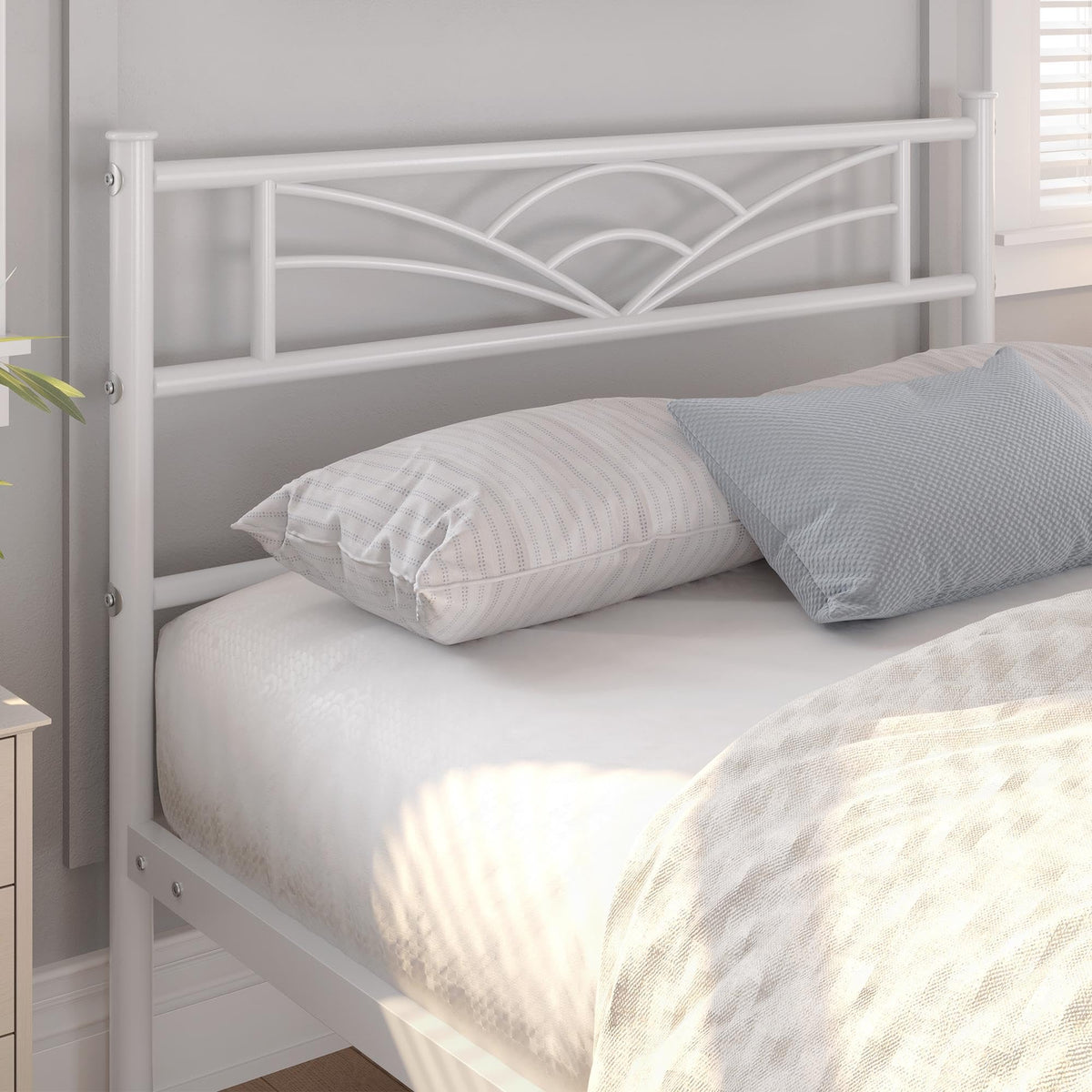 Twin Size White Metal Bed Frame with Headboard G785